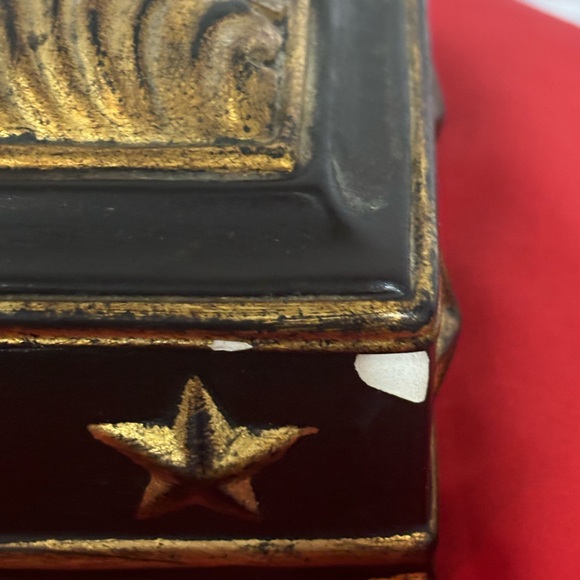 Italian Vintage Ceramic Box. It is black with gold accents and scrolled top. - Picture 11 of 11